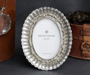 Petite Highgrove Oval Photo Frame 2.5x3.5