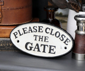 Please Close The Gate Cast Iron Sign - White